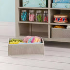 Meuble de rangement double ouvert pour enfants avec bacs en tissu pour les activités artistiques et manuelles