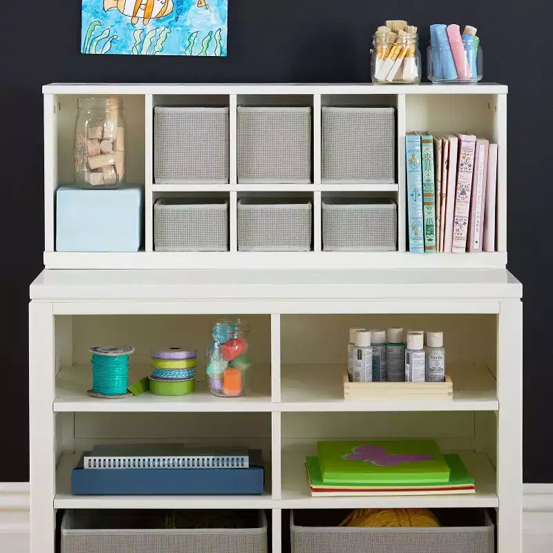 Meuble de rangement double ouvert pour enfants avec bacs en tissu pour les activités artistiques et manuelles