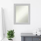 Petit miroir mural de salle de bain biseauté, encadrement en bois shiplap bleu marine