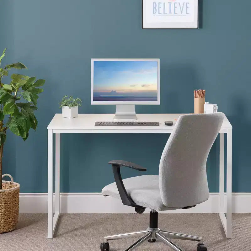 Bureau de 47" avec structure en métal et surface en MDF