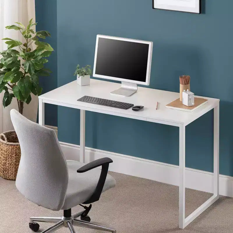 Bureau de 47" avec structure en métal et surface en MDF