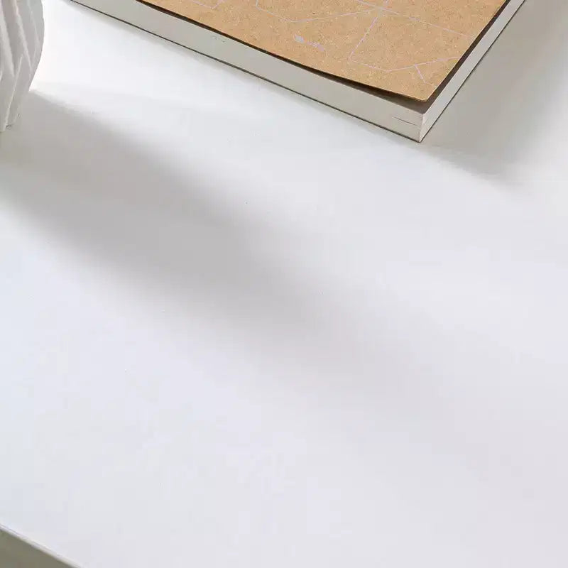 Bureau de 47" avec structure en métal et surface en MDF
