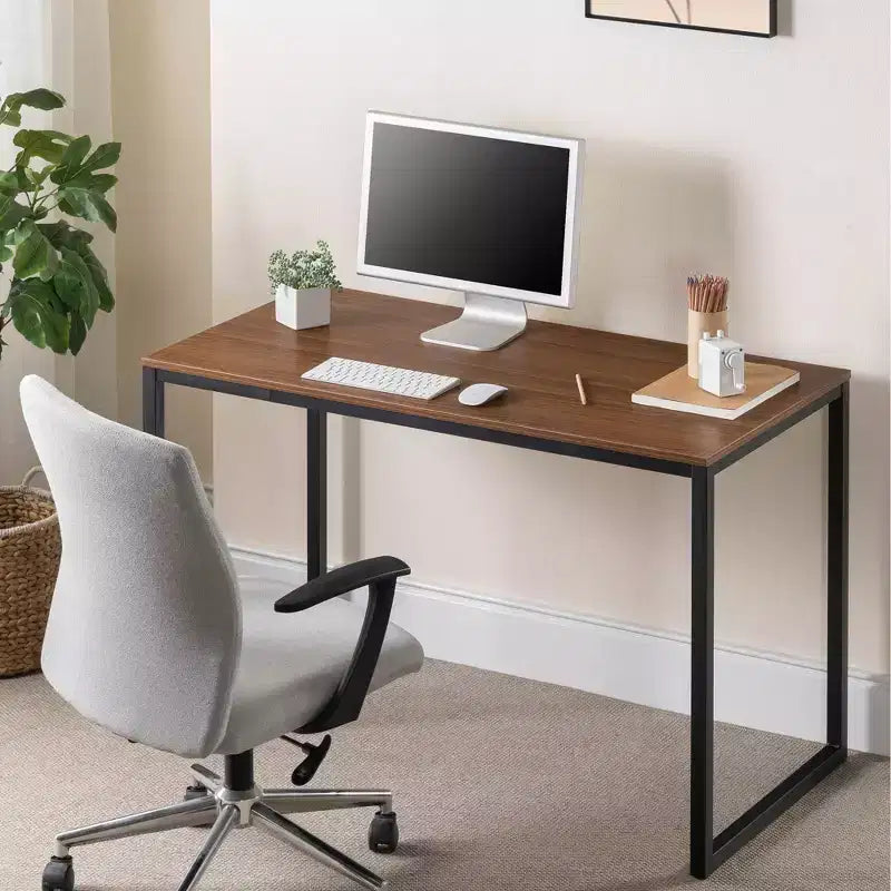 Bureau de 47" avec structure en métal et surface en MDF