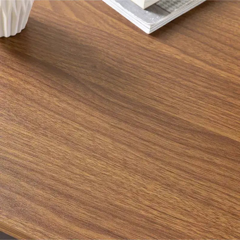 Bureau de 47" avec structure en métal et surface en MDF