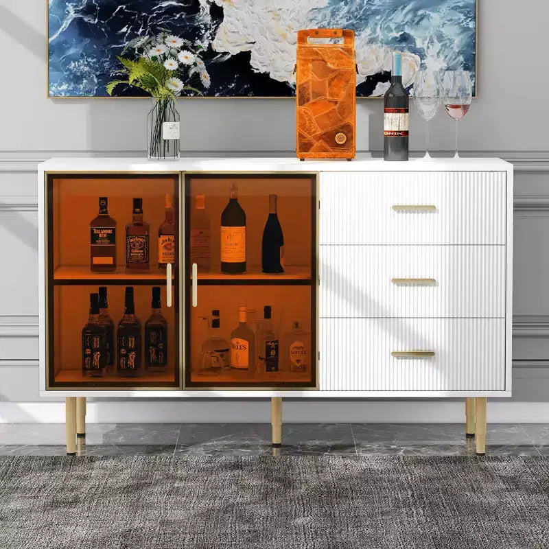 Buffet moderne de 60 po avec portes en verre ambré et pieds en métal doré