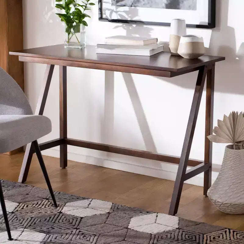 Bureau en acajou, finition noyer