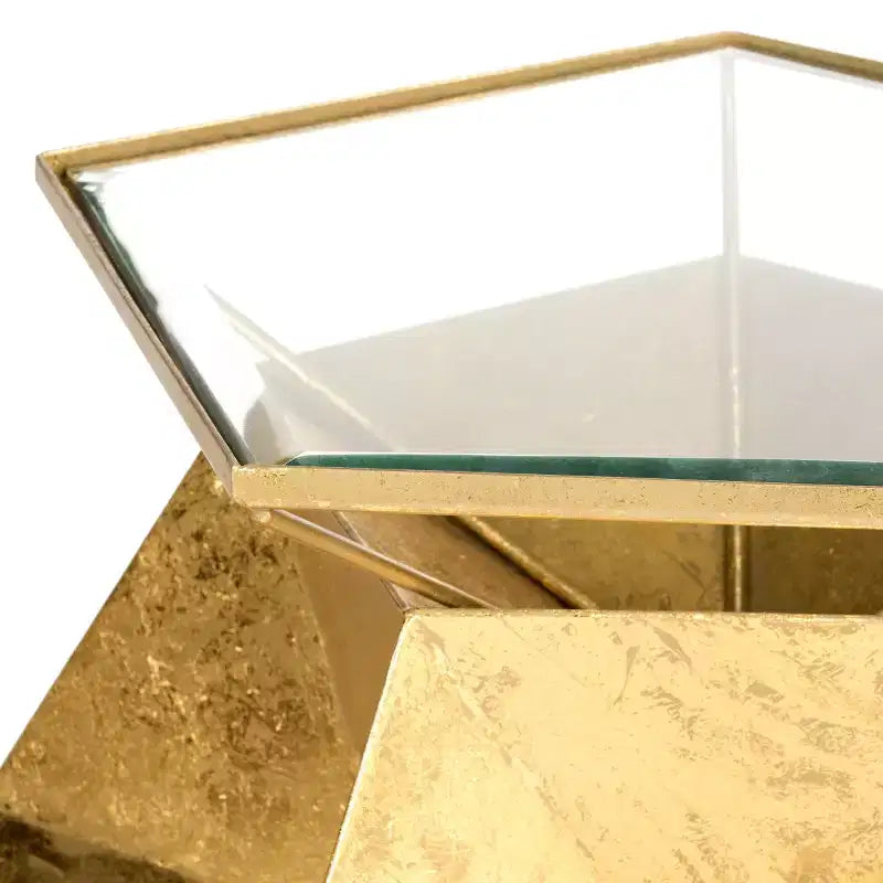 Table d'appoint sculpturale dorée au design géométrique